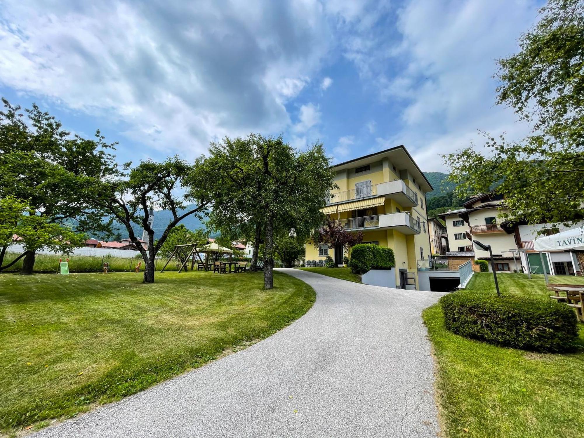 Residence Zecchini Tiarno di Sotto Exteriör bild