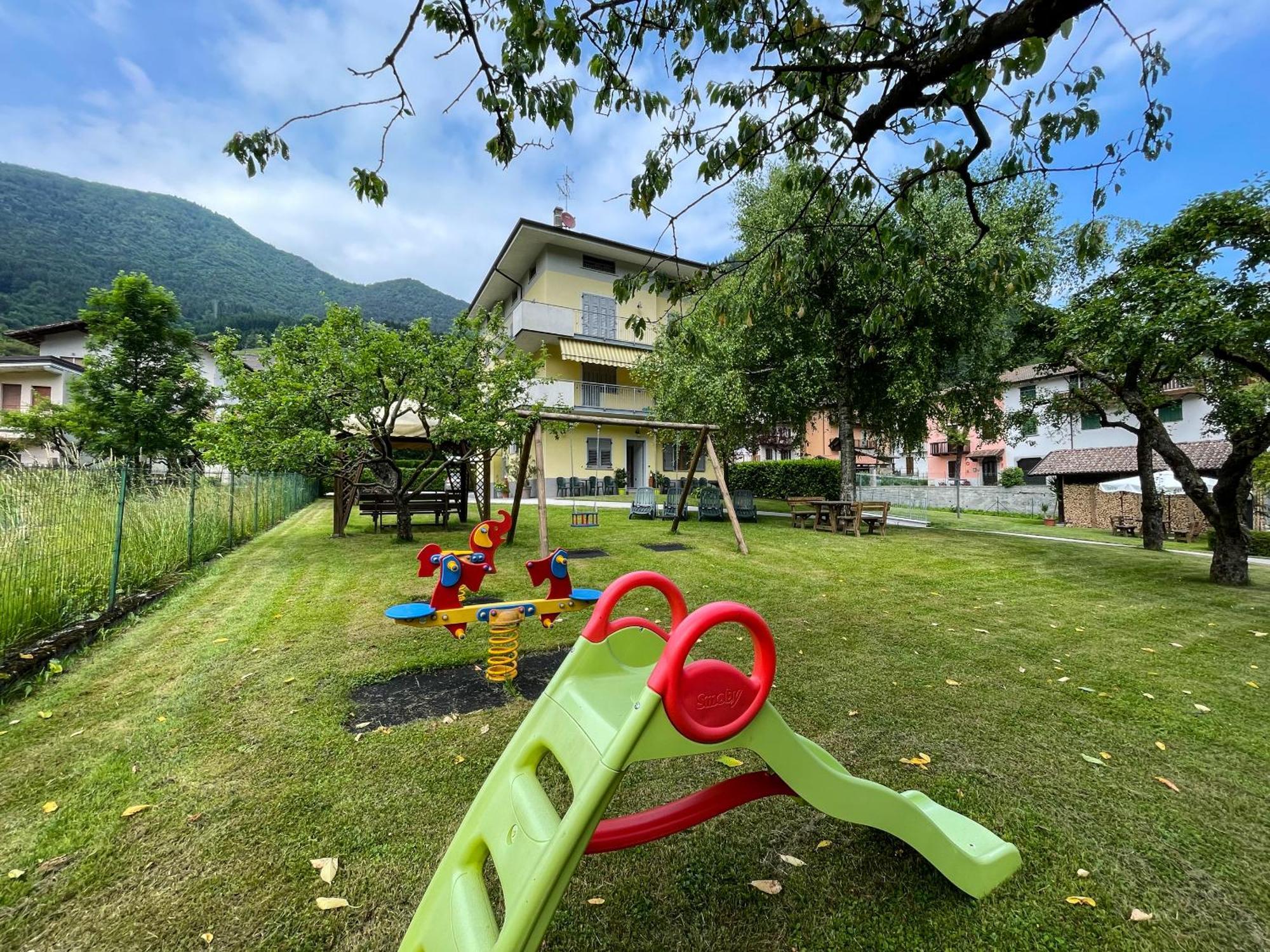 Residence Zecchini Tiarno di Sotto Exteriör bild